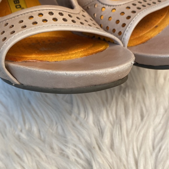 Tsubo Casius Leather Heels in Putty, Size 7 - Picture 14 of 17